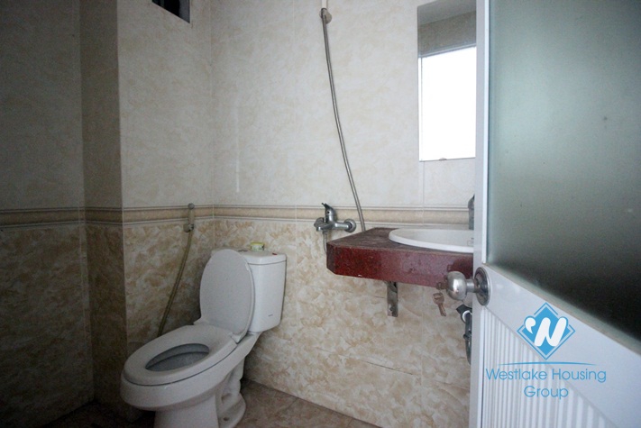 6th floor house for lease in Doi Can, Ba Dinh district.